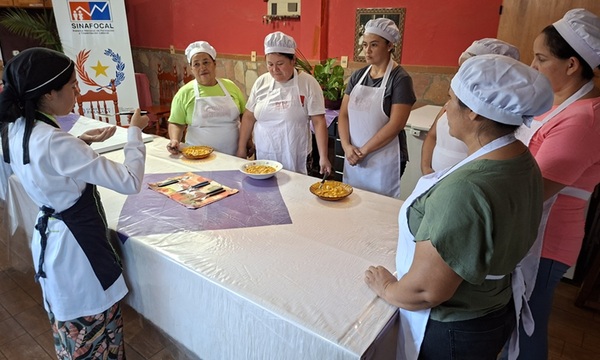 Capacitan a cocineras del programa Hambre Cero en Coronel Oviedo para mejorar la calidad alimentaria - OviedoPress