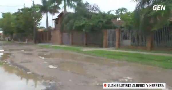 Diario HOY | Vecinos organizan hamburgueseada para reparar calle en Mariano Roque Alonso