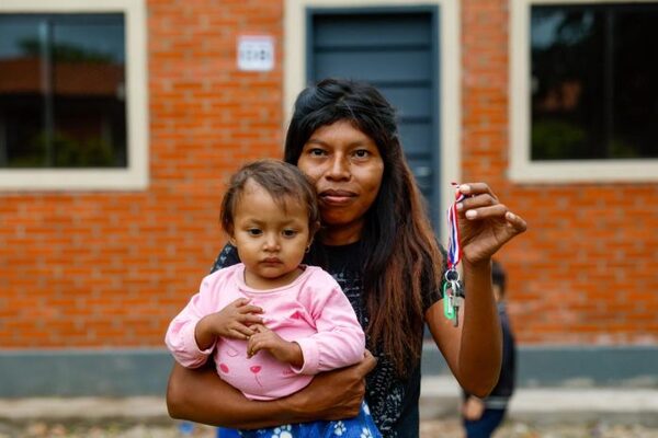 Gobierno entrega 31 viviendas a comunidad indígena de Luque y ratifica compromiso con los más vulnerables