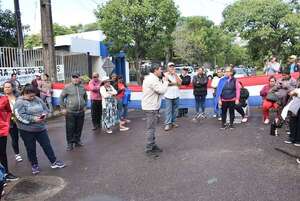 Pobladores de Ayolas reclaman a Yacyretá asistencia, empleo y mayor presencia de autoridades - Economía - ABC Color