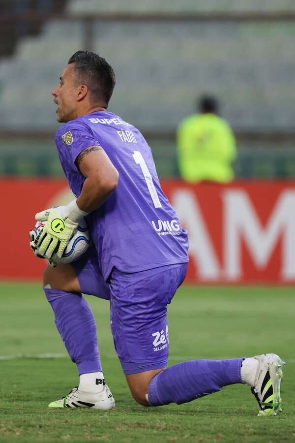 Arquero de Fluminense supera récord del paraguayo Galarza - Fútbol Internacional - ABC Color