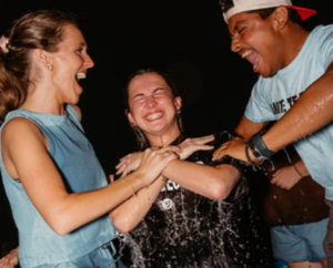 Centenar de jóvenes se entregan a Cristo en la universidad mas fiestera de los Estados Unidos