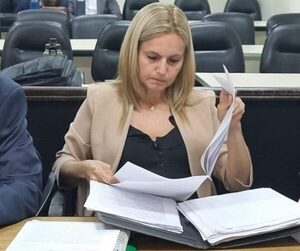 Tribunal fija nueva fecha para continuidad de juicio contra exfiscal acusada de extorsión - PDS RADIO Y TV