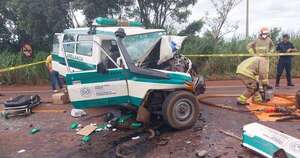 Diario HOY | Choque entre camioneta y ambulancia deja dos fallecidos en Katueté