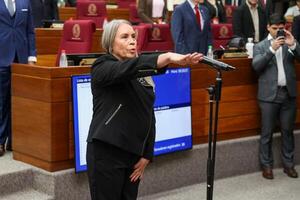Jura Lucía Mendoza como senadora en reemplazo de "Chaqueñito" - San Lorenzo Hoy