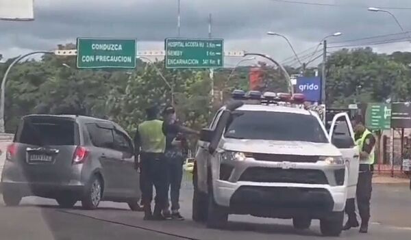 Popular / Apresaron a locutor por no pasar "para la leche"