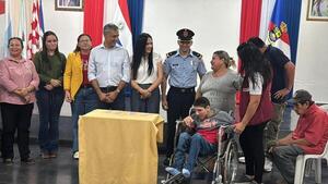 A sus 27 años, joven con discapacidad obtiene por primera vez su cédula tras error del Registro Civil