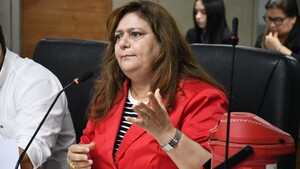 Vecinos reclaman falta de servicio de la Línea 16 y edil califica a Luis Bello como un "bueno para nada"