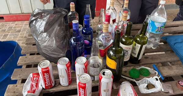 Diario HOY | Petardos, alcohol, pastillas y otros elementos en poder de hinchas argentinos en Falcón