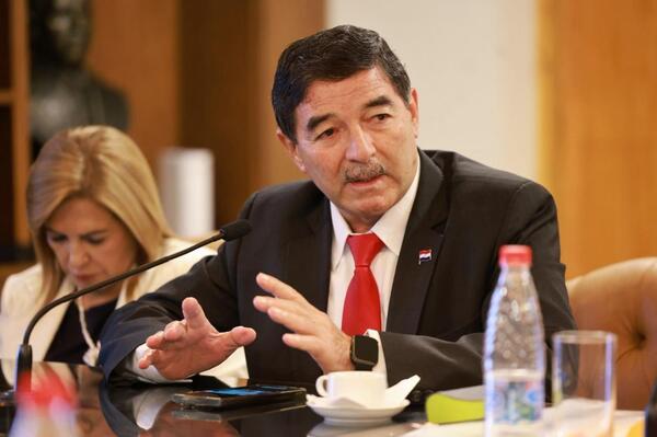 Sobre cambios en Policía: Senador dice que Peña tenía que echar al "inútil ministro del Interior"