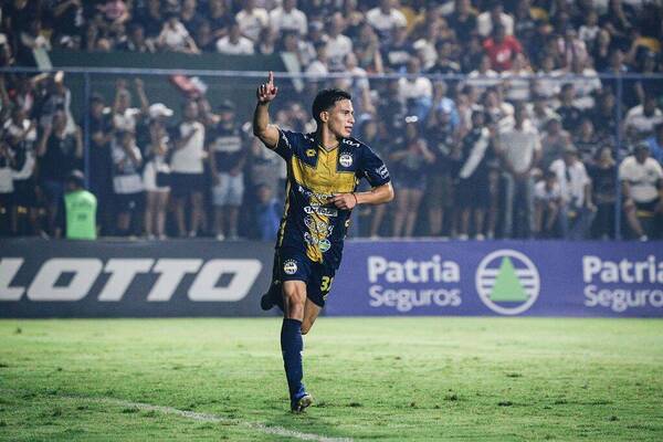 “Las victorias se las dedico a mi mujer y a mi familia”, tiró Morínigo