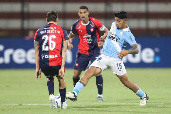 Ciclón de “Cristal” debutó con derrota