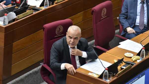 Bachi Núñez no ve crisis en el cartismo e insta a tratar diferencias “en el vestuario”