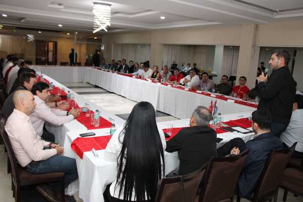 ENCARNACIÓN FUE ESCENARIO DE REUNIÓN POLÍTICA CON PRESENCIA DEL VICEPRESIDENTE ALLIANA
