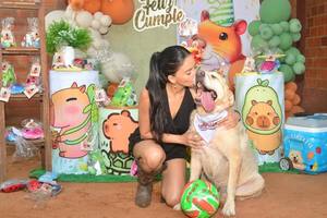 Joven celebró los 10 años de su perro «Lonchi», con un tierno festejo