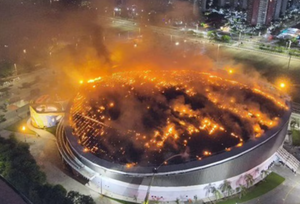 Incendio destruye la mitad del techo del Velódromo del Parque Olímpico de Río de Janeiro