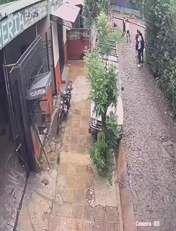 Investigan violenta gresca entre estudiantes captada por cámaras en el Barrio San Isidro