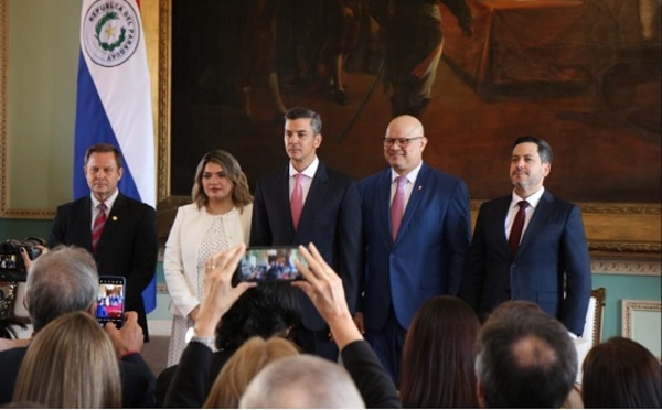 Peña promete pagar deudas del Estado con farmacéuticas y constructoras