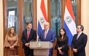 Oscar Lovera asumió oficialmente y presentó a su equipo de trabajo en el MEF