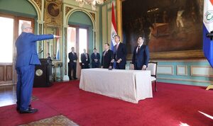 Peña toma juramento a Óscar Lovera y le encarga cuidar los logros del Gobierno - El Trueno