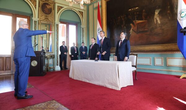 Peña toma juramento a Óscar Lovera y le encarga cuidar los logros del Gobierno - El Trueno