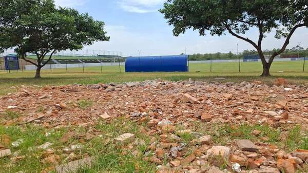 APF y Parque Guasu: Denuncia ciudadana por toneladas de escombros acumulados - Nacionales - ABC Color