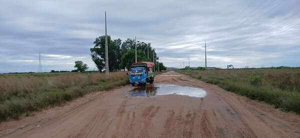 Caminos en mal estado golpean al sector productivo en Ñeembucú - Nacionales - ABC Color