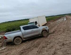Caminos destrozados y obras paralizadas aíslan a comunidades en Paraguarí - Nacionales - ABC Color