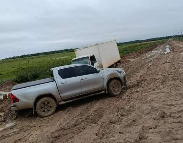 Caminos destrozados y obras paralizadas aíslan a comunidades en Paraguarí - Nacionales - ABC Color