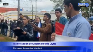 EMPLEADOS DE CLYFSA MARCHARON POR EL CENTRO DE VILLARRICA