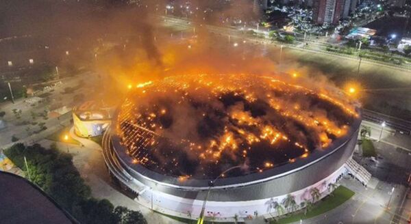 Incendio destruye la mitad del techo del Velódromo del Parque Olímpico de Río de Janeiro