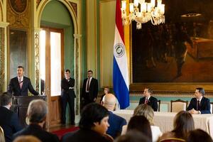 Peña promete pagar deudas a constructoras y farmacéuticas