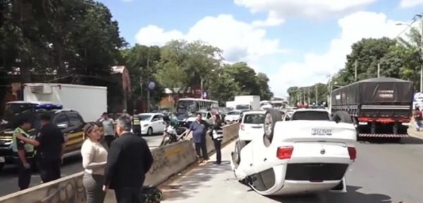 Estudiante de la UNA muere atropellada en ruta PY02