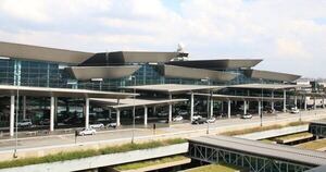 La Nación / Posible fuga de gas: interrumpen el tráfico aéreo en Sao Paulo tras evacuación de controladores