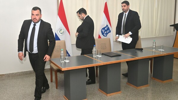 Acuerdo del que se jactó Luis Bello es en realidad una "intimación" de tenedores de bonos, según edil