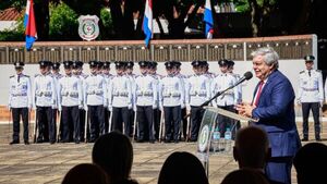 De carroñeros trata Riera a Nicanor y Leite, y dice que aprovechan convalecencia de Cartes