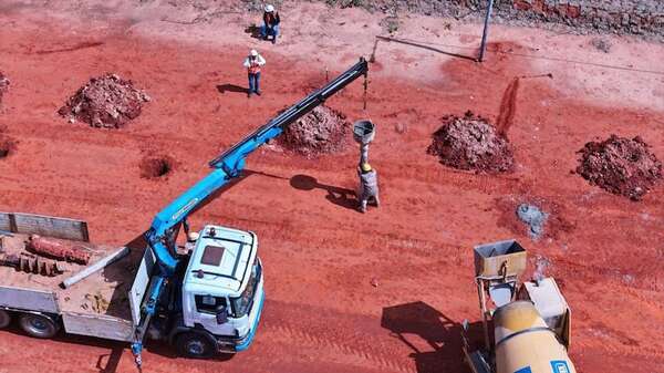MOPC destaca avance de obra adjudicada a firma ligada al grupo Cartes vía Itaipú - Economía - ABC Color