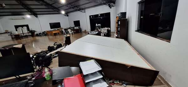 Con un fusil plástico roban dos cajas fuertes de un silo de la ciudad de La Paloma  - Policiales - ABC Color