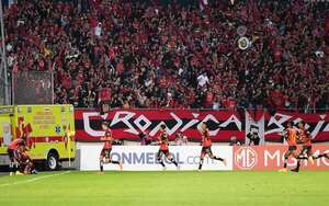 Cuenca gana con gol olímpico a Santos y lidera grupo de Recoleta - Fútbol Internacional - ABC Color