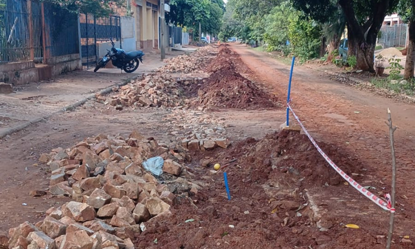 Vecinos denuncian abandono de obras de ESSAP y cortes diarios de agua en barrio exCONAVI - OviedoPress