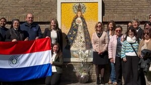 Emotivo rezo del rosario y serenata a la Virgen de Caacupé en los Jardines Vaticanos