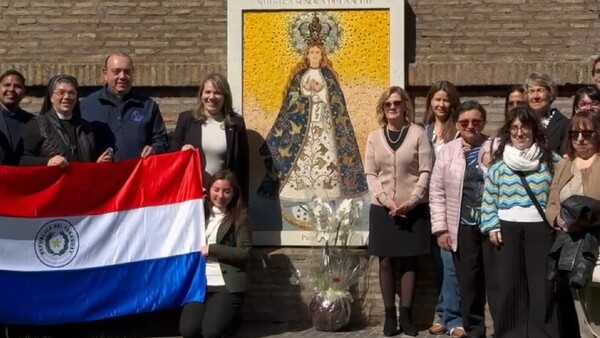 Emotivo rezo del rosario y serenata a la Virgen de Caacupé en los Jardines Vaticanos
