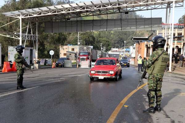 Ecuador elevará a 100% aranceles a Colombia y Petro lo califica de “monstruosidad” - Mundo - ABC Color