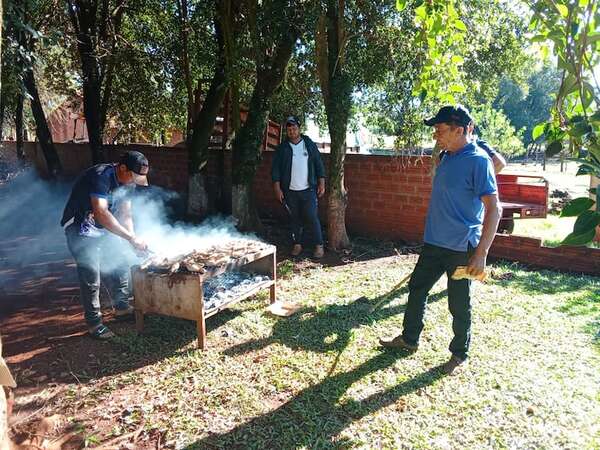 Pobladores de Edelira realizaron pollada para colaborar con el sostenimiento de la Unidad de Salud Familiar - Nacionales - ABC Color