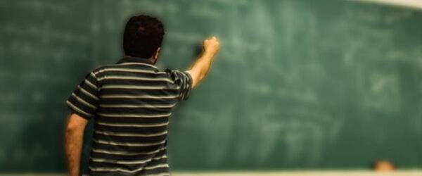 Popular / Profe fue rajado por llevar alumnos a su casa