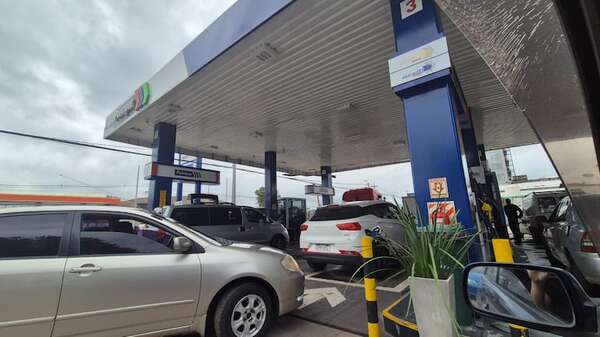 Petropar confirma nueva suba de precios de combustibles - Economía - ABC Color