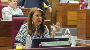 Celeste Amarilla reta a “Bachi” Núñez a mostrar su título de médico