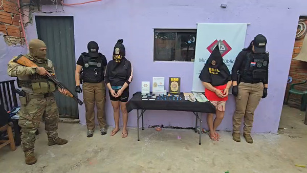 Popular / Negocio familiar: Ho'a madre e hija por traficar el "purete"