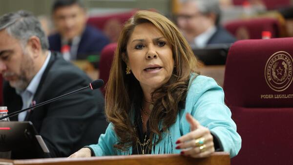 Celeste responde a Dionisio: “Yo no me voy a pelear con cachivaches”