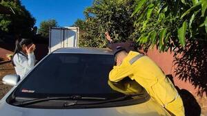 Angustia en Minga Guazú: mamá dejó la llave dentro del auto y su hija de 2 años quedó encerrada